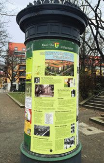 Auf einer Litfaßsäule informiert der Verein Rüdi-Net über den Kiez