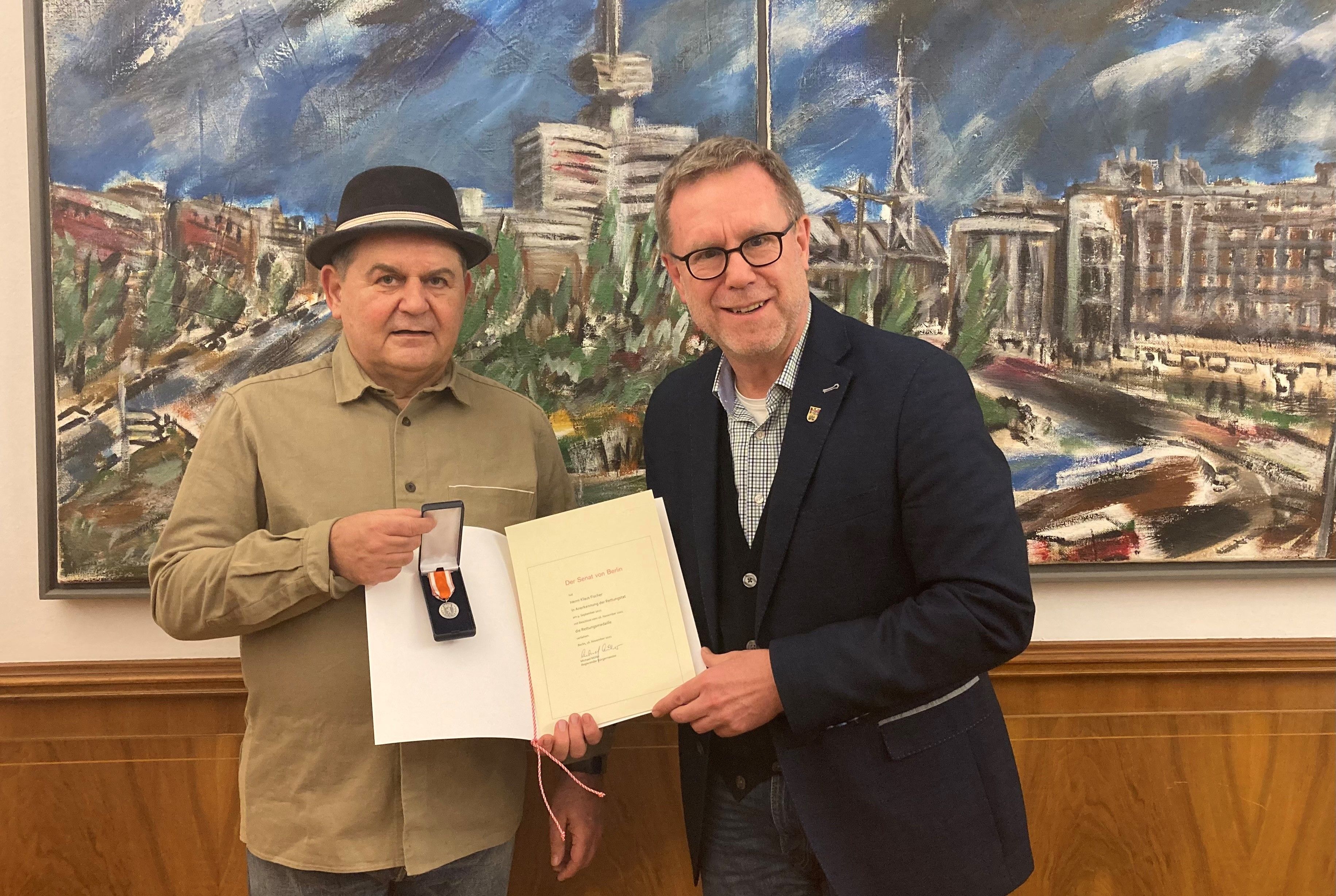 Rettungsmedaille für Klaus Fischer