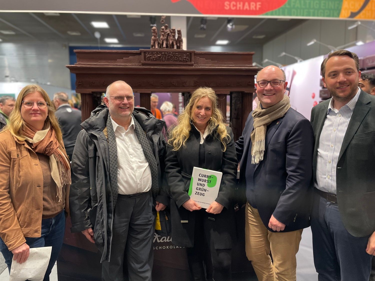 Foto mit Bezirksbürgermeisterin Bauch, Bezirksstadträtin Schmitt-Schmelz und den Bezirksstadträten Wagner, Herz und Brzezinski