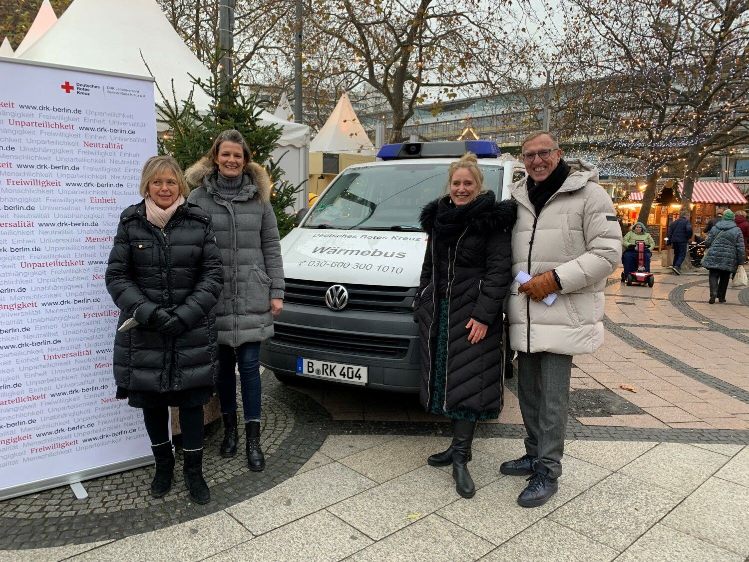 Glühweinverkauf Wärmehilfe Weihnachtsmarkt Breitscheidplatz