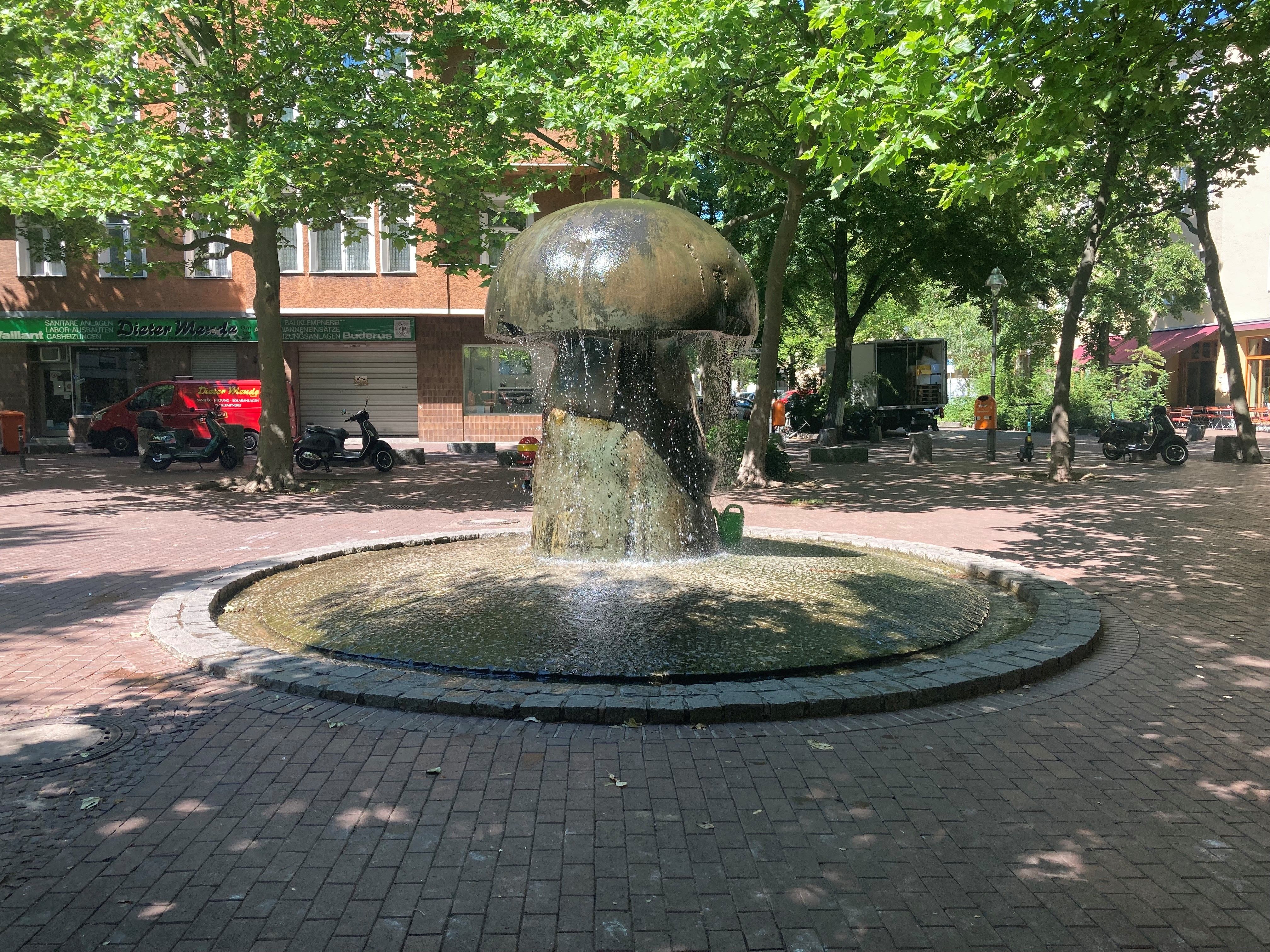 Wasserpilz auf dem Leon-Jessel-Platz