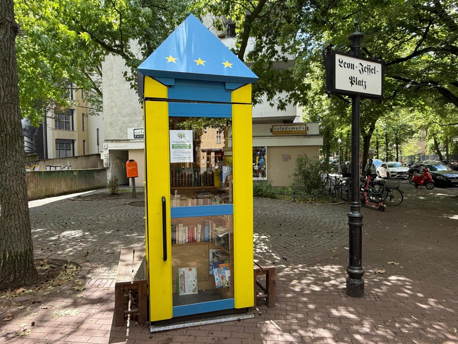 Bücherzelle auf dem Leon-Jessel-Platz