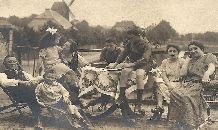 Arthur Heidemann, links mit Selma und Hermann. In der Mitte seine Neffen Rudolf und Günther, beide ebenfalls Opfer des Holocaust. Rechts ihre Mutter Rosalie-Gertrud Heidemann, im KZ Sobibor umgebracht.