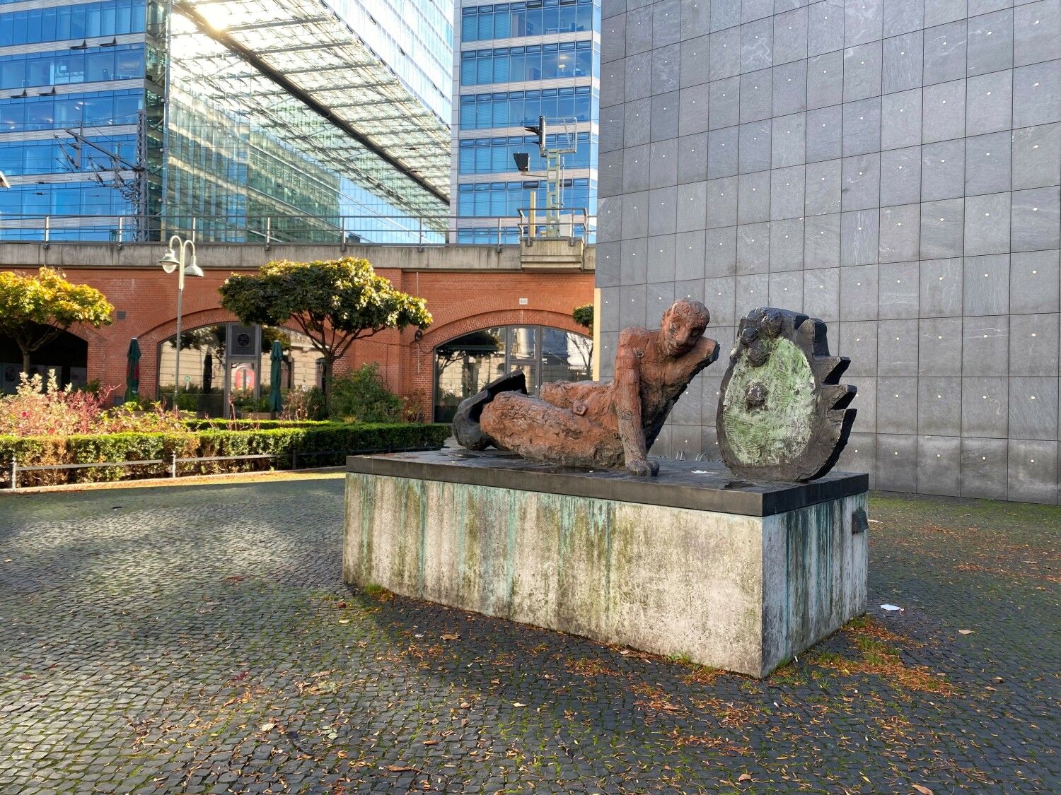 Skulptur gestürzter Krieger_261022