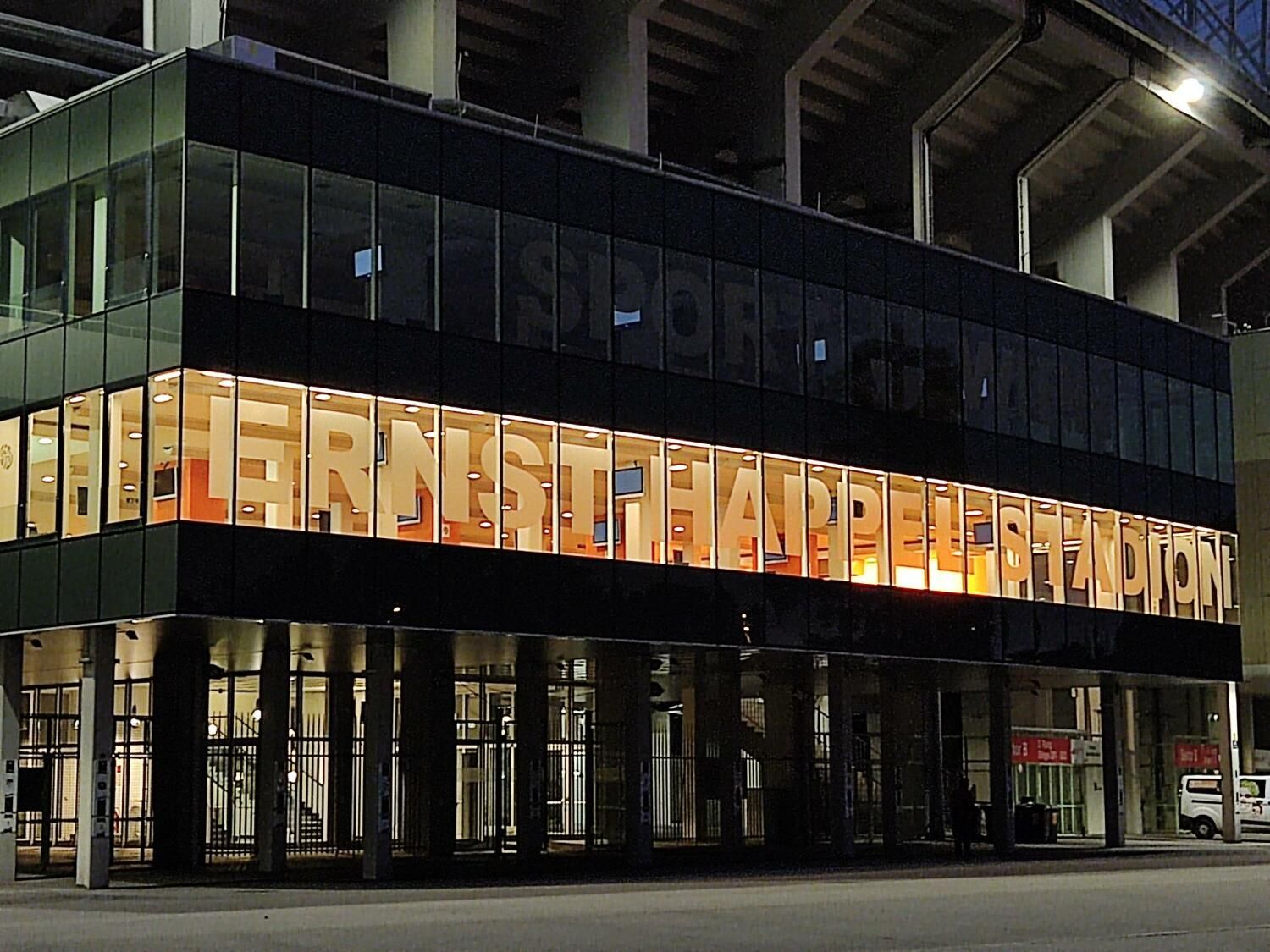 VIP-Bereich Ernst-Happel-Stadion außen (Bild: Kristina Hering)