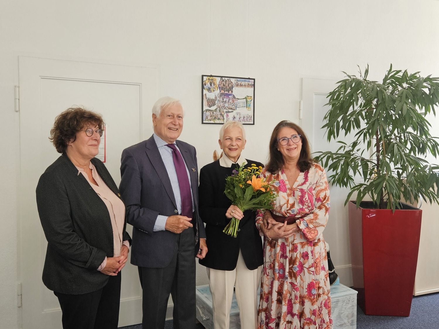 v.l.n.r.: Bezirksbürgermeisterin Maren Schellenberg, Klaus Dittmer, seine Ehefrau Hannelore Dittmer und Olga Pischel, Vorstandsmitglied des Städtepartnerschaftsvereins Steglitz-Zehlendorf e.V.
