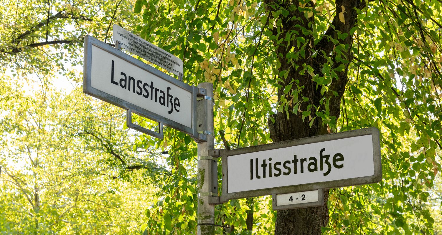 Straßenschild Lans- Ecke Iltisstraße