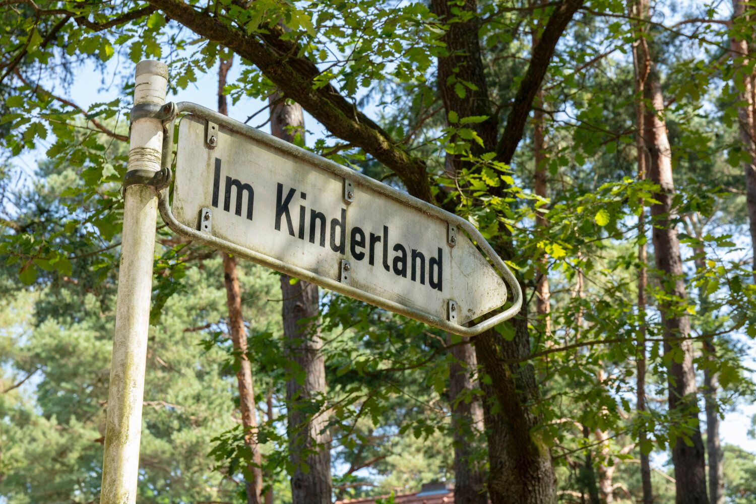 Straßenschild in der Waldsiedlung Krumme Lanke, 2024