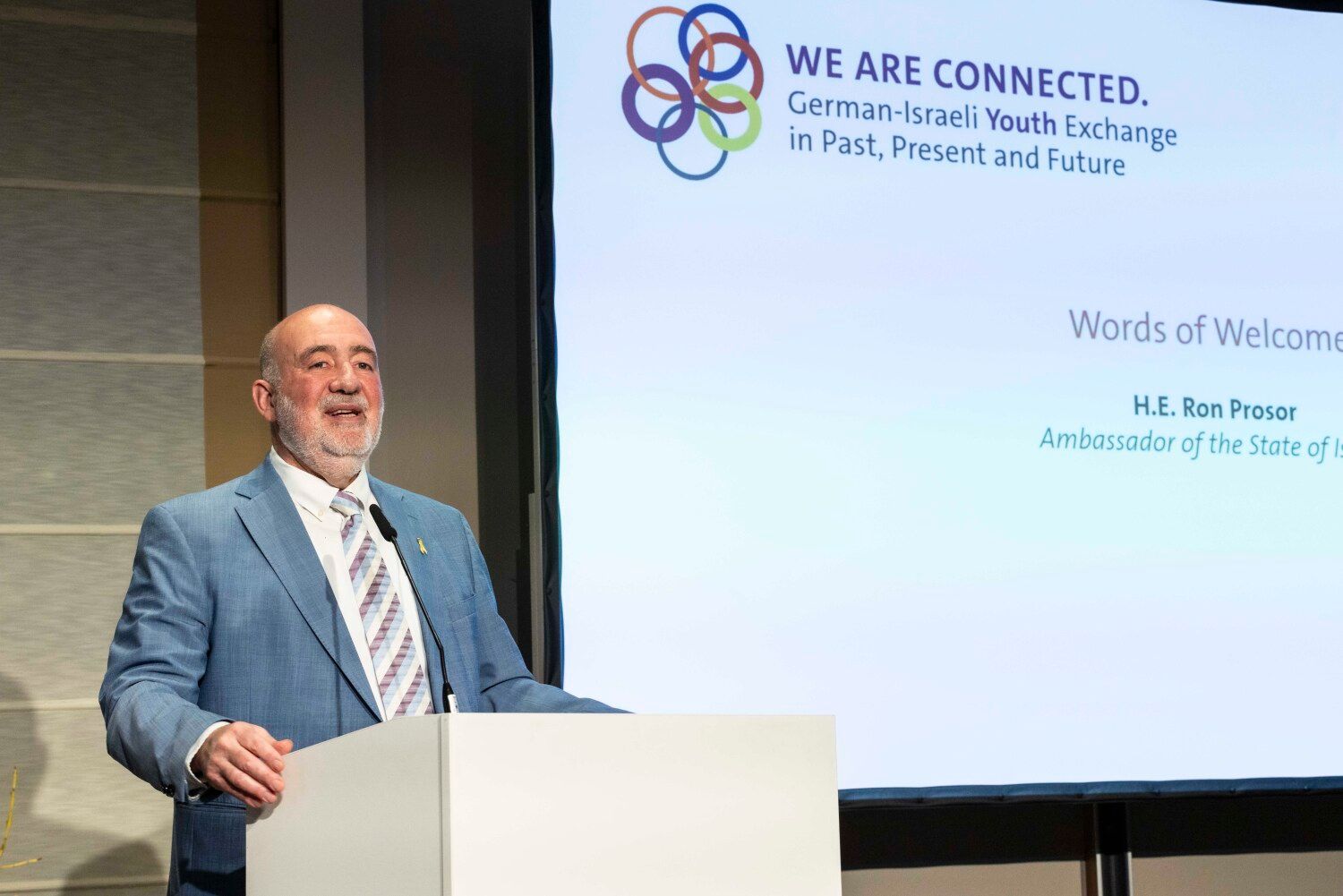 S.E. Botschafter Ron Prosor spricht ein Willkommenswort