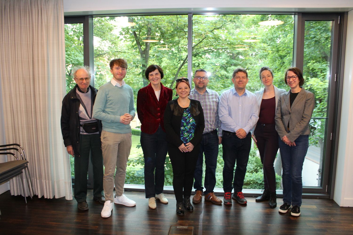 23. Mai 2025: Die ungarische Delegation besucht das Collegium Hungaricum: Andrea Kinisch (stellv. Bezirksbürgermeisterin, Mitte). 3.v.l.: Institutsleiterin Dr. Márta Nagy; 2.v.r.: stellv. Institutsleiterin Boglárka Cziglényi; 2.v.l.: Sebastian Leskien, Vorsitzender des Städtepartnerschaftsvereins