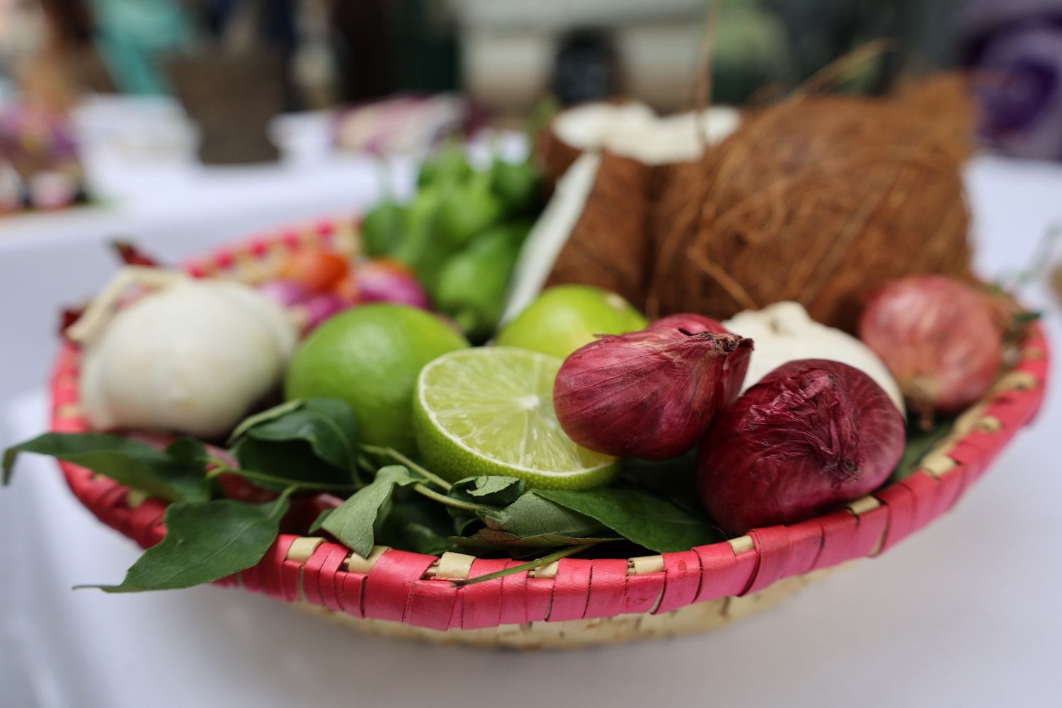 "Rohmaterial" für die typisch srilankische Beilage Pol Sambol