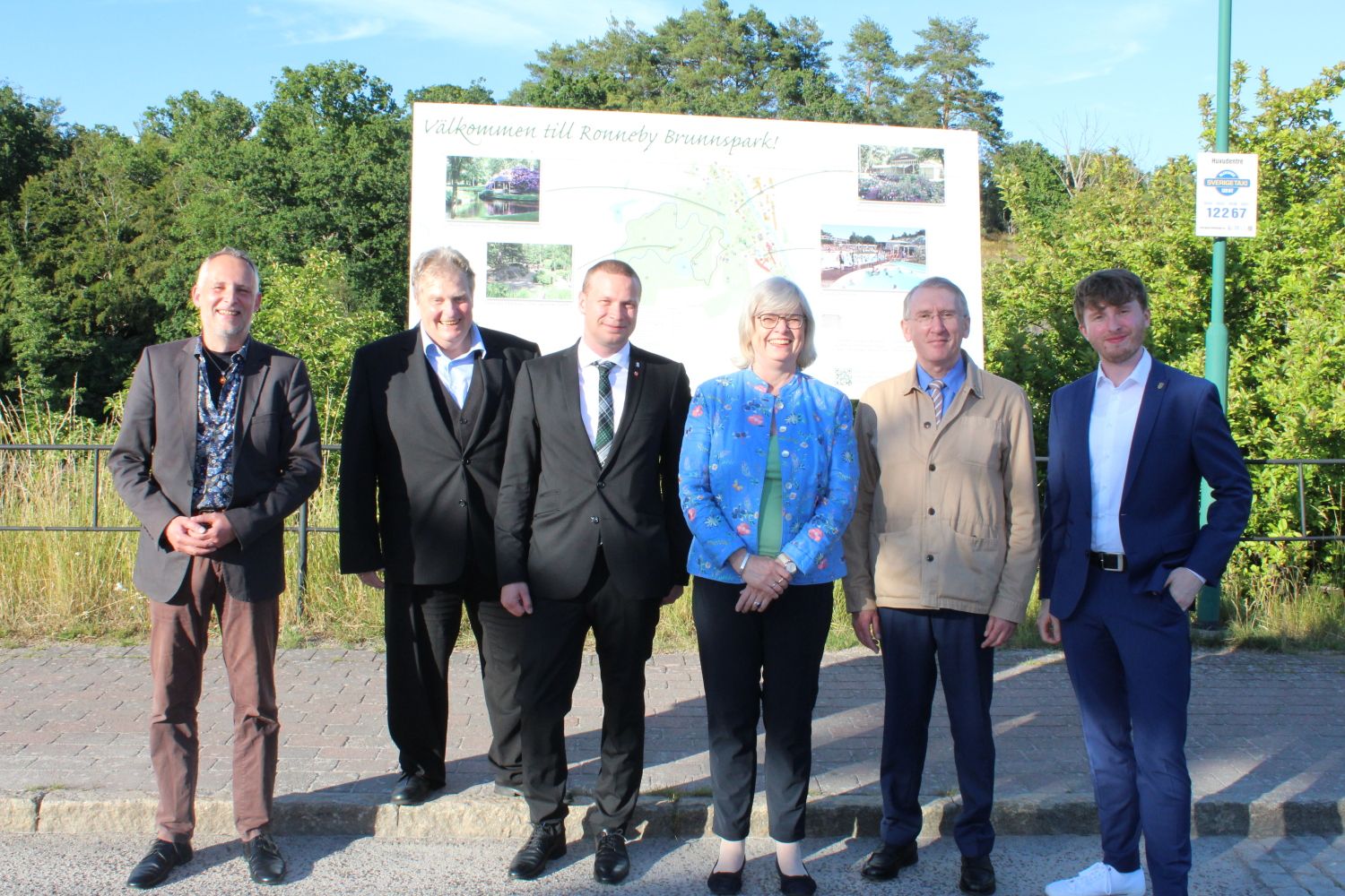 Delegation aus Steglitz-Zehlendorf in Ronneby: Bürgermeister Ola Robertsson (3.v.l.) mit Delegationsleiterin Cerstin Richter-Kotowski, Sebastian Leskien (Vorsitzender des Städtepartnerschaftsvereins, 1.v.r.), Michael Zwilling (BVV-Verordneter, 2.v.r.), Volker Semler (BVV-Verordneter, 2.v.l.), Christian Urlaub (Partnerschaftsbeauftragter, 1.v.l.)