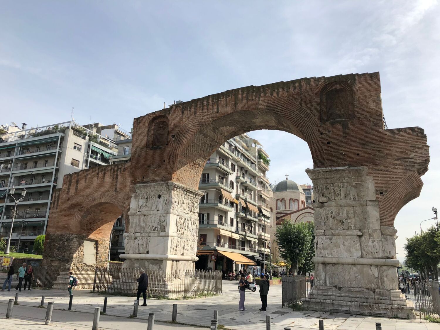Hadrians-Triumphbogen im Herzen von Thessaloniki