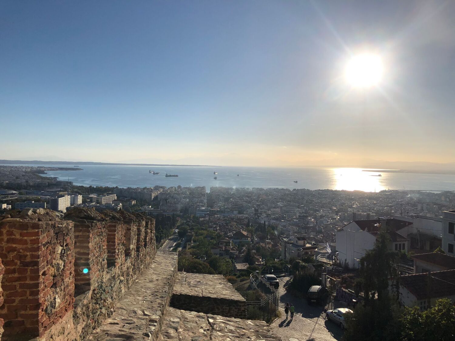 Von oben betrachtet ist es sonnig: Blick auf Thessaloniki