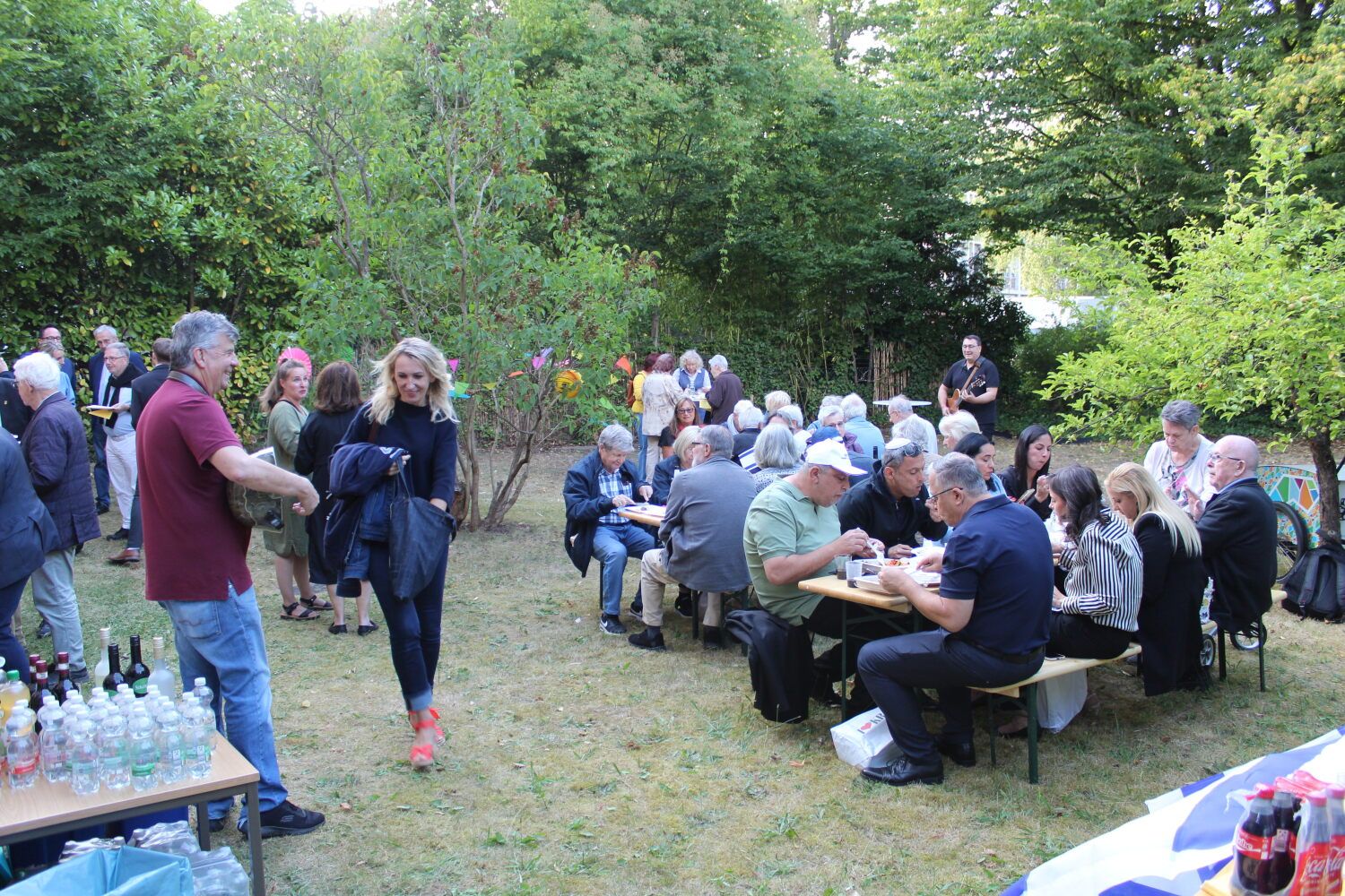 8. Juli 2025: Mischen sich unters Volk - Delegationen aus Kiriat Bialik und Sderot beim Sommerfest des Städtepartnerschaftsvereins