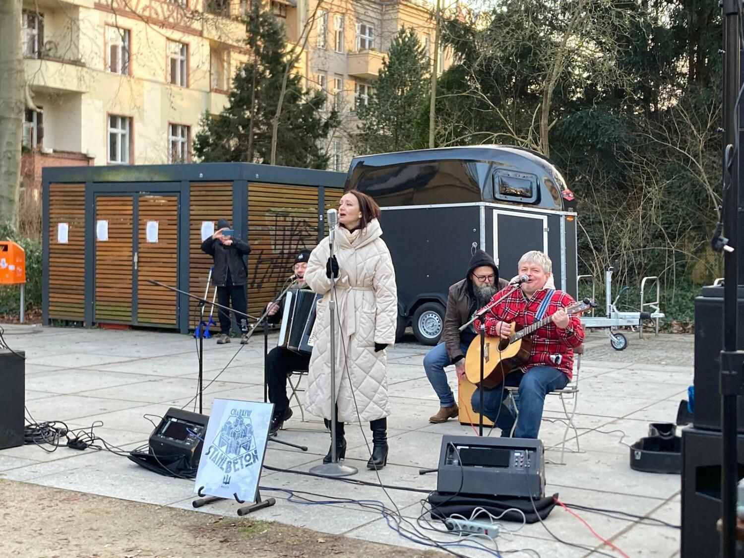 5. Februar 2023: Auftritt der Charkiwer Band "Papa Karlo" im Charkiw-Park, Steglitz