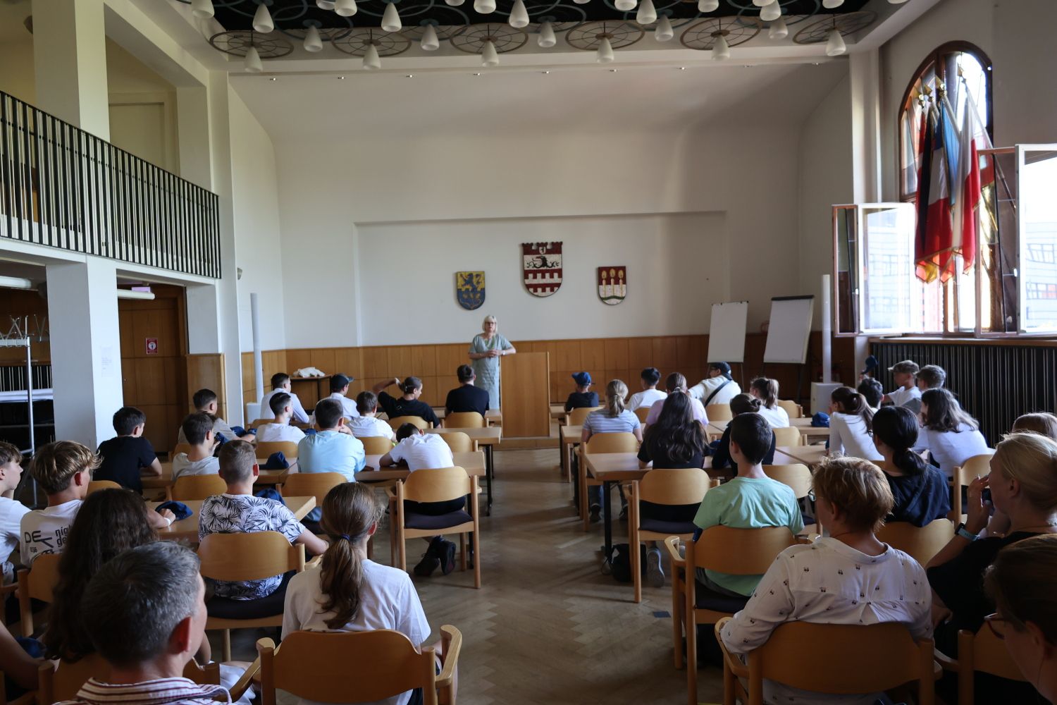 7. September 2023: Stellv. Bezirksbürgermeisterin und Bezirksschulstadträtin Kerstin Richter-Kotowski spricht ein Grußwort im Alten BVV-Saal des Rathauses Steglitz