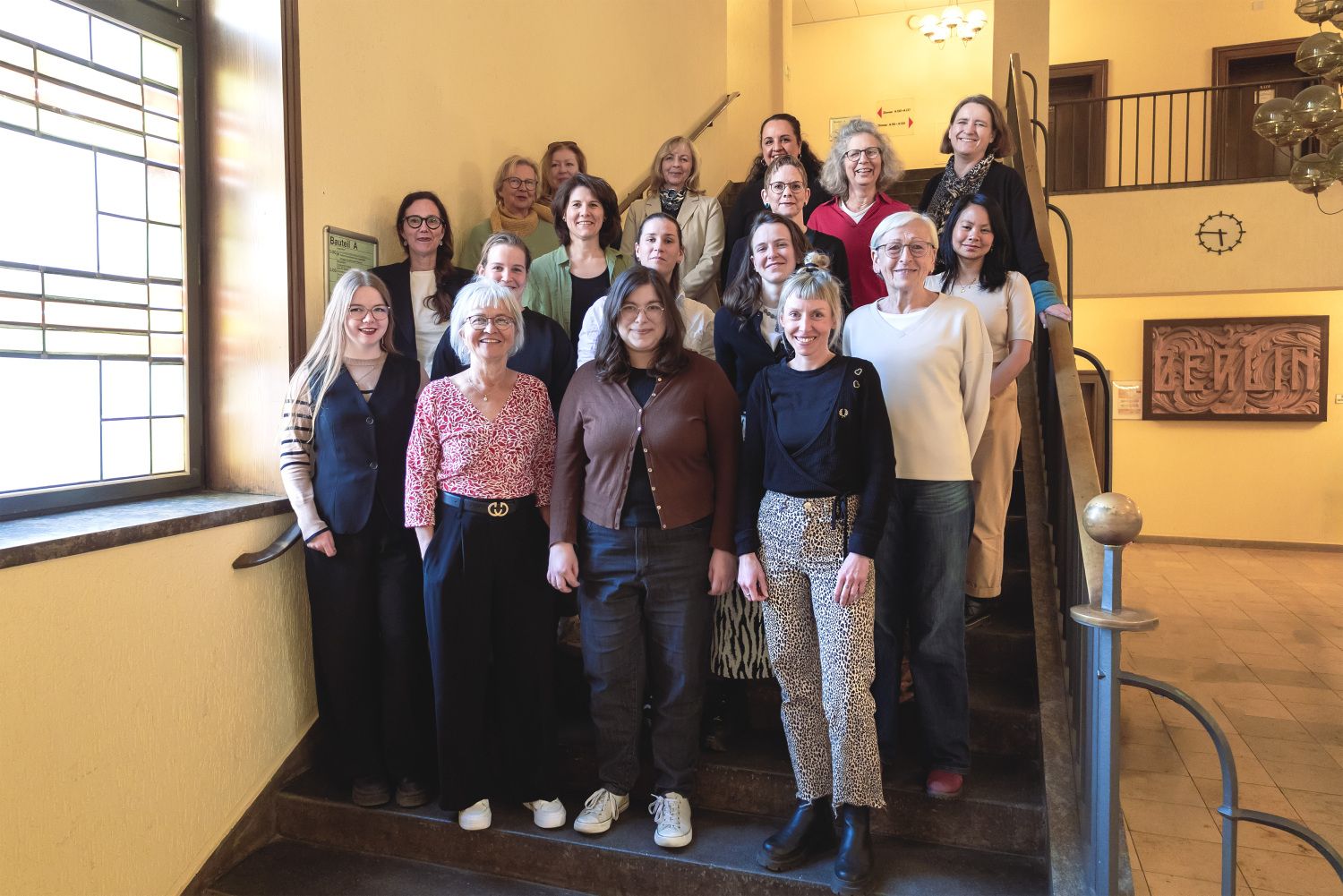 Gruppenfoto des Frauenbeirats Steglitz-Zehlendorf (April 2025)
