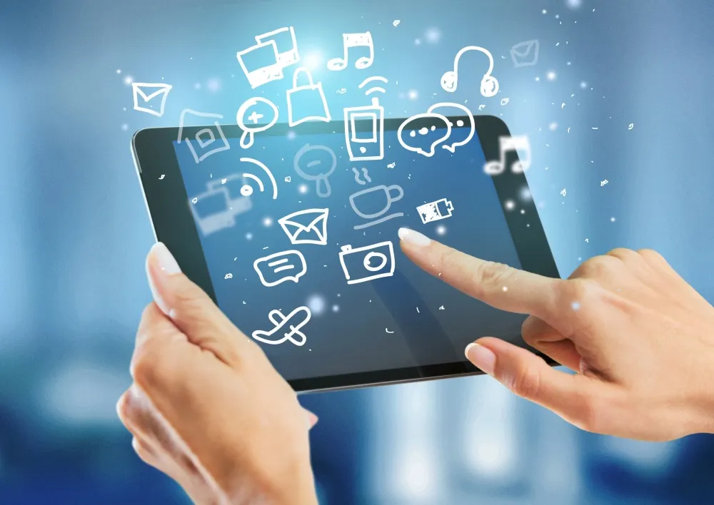Tablet mit fliegenden Symbolen