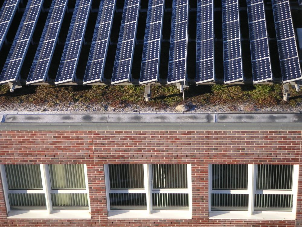 Dach mit Photovoltaik