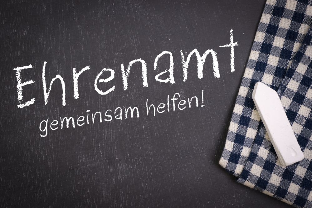 Tafel mit Kreideaufschrift Ehrenamt