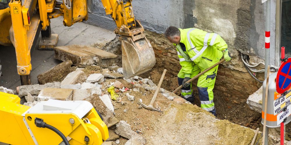 Baustelle im Straßenraum; Aufgrabung für Leitungsverlegung