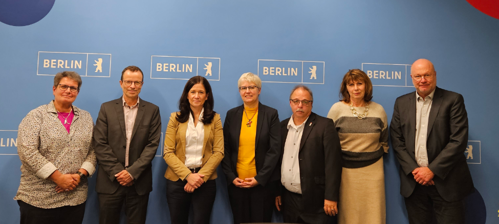 Frau Wiersgalla, Herr Schmidt, Frau Senatorin Günther-Wünsch, Frau Nowak, Herr Blume