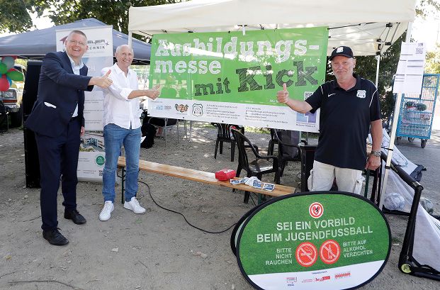Ulrich Misgeld und zwei weitere auf der Ausbildungsmesse