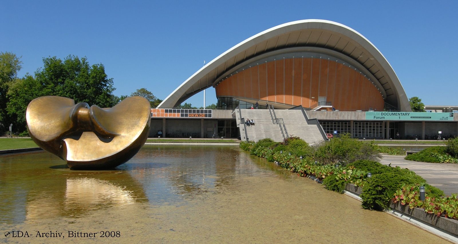 Plastik "Butterfly" von Henry Moore