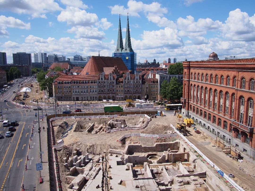 Drohnenflug über die Grabung Molkenmarkt in Berlin-Mitte, 2020