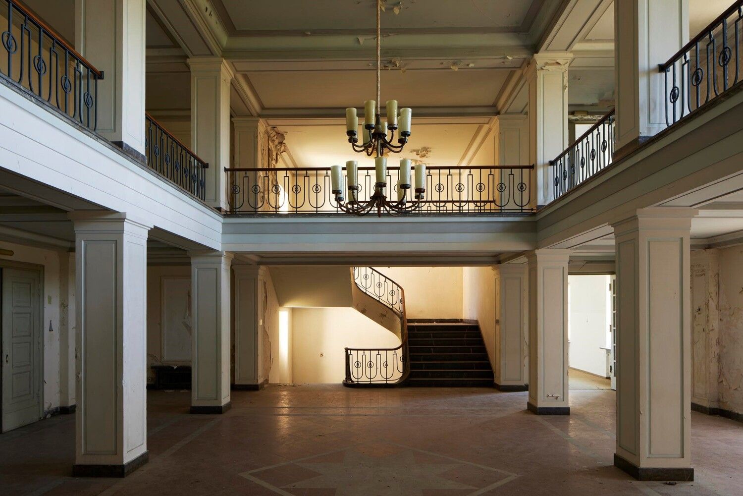 Hochschule am Bogensee, Vestibül im Lektionsgebäude