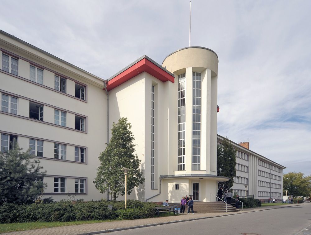 Verwaltungsbau SMAD