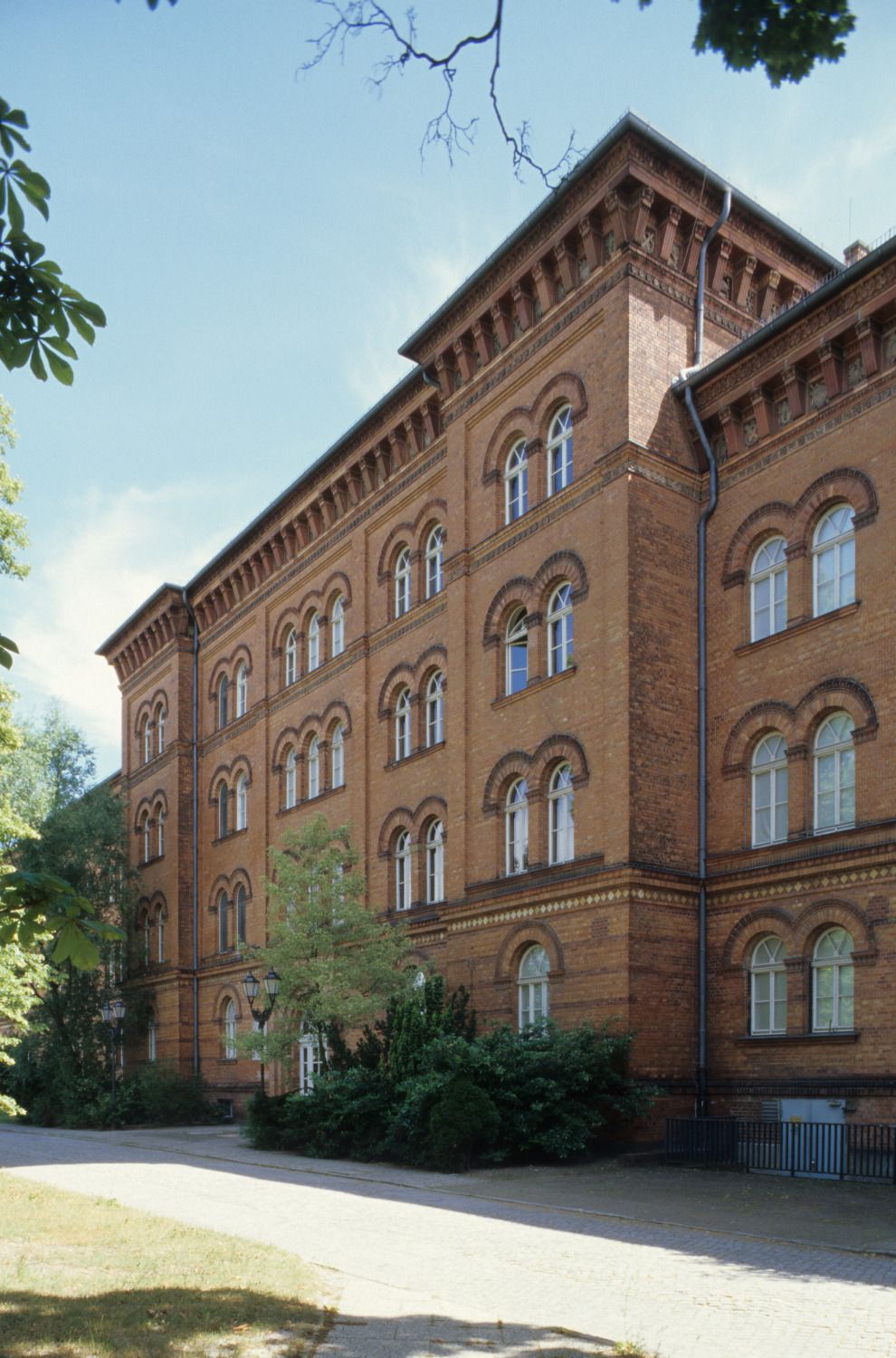 Ehem. Hauptkadettenanstalt, heute u.a. Bundesarchiv