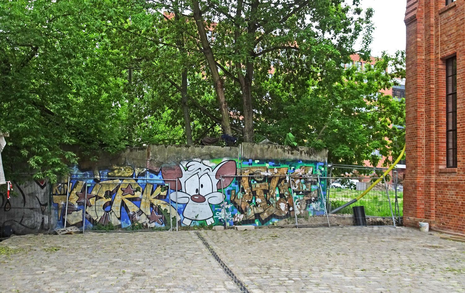 Hinterlandmauer am südlichen Spreeufer