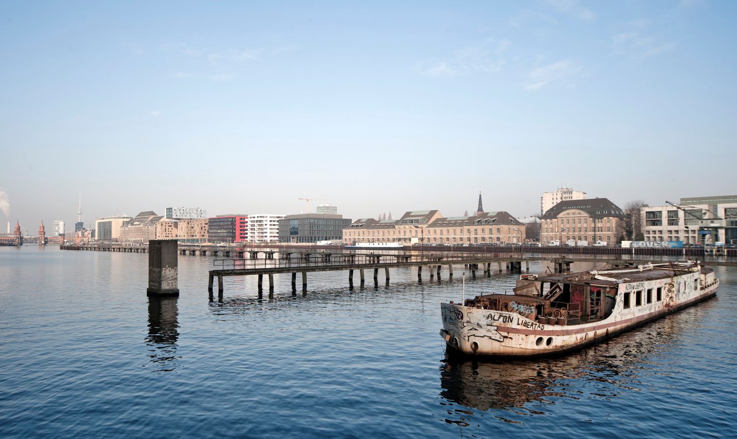 Zoll- und Grenzsteg in der Spree am Osthafen