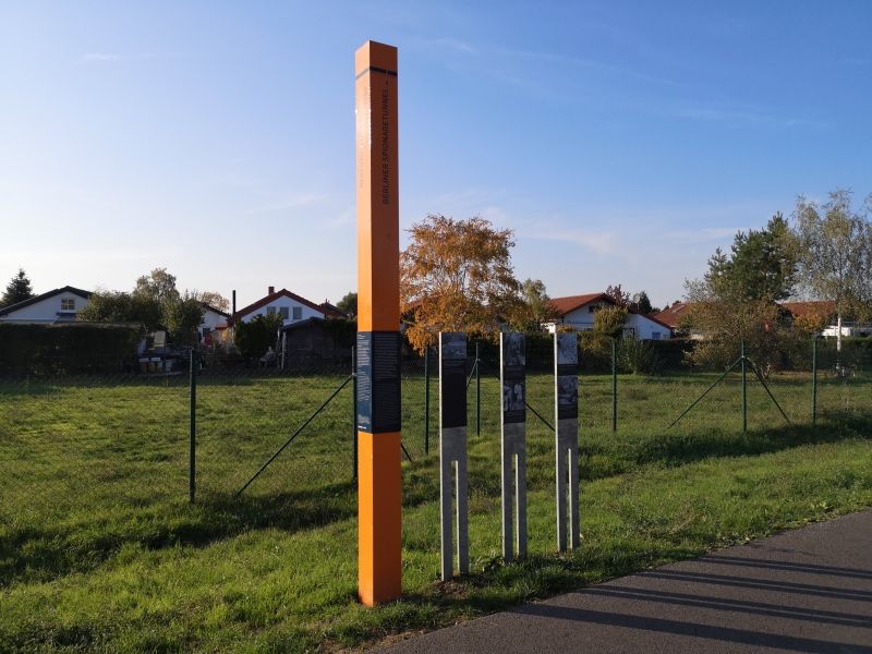 Gedenktafel Berliner Spionagetunnel, Gedenkstätte Berliner Mauer