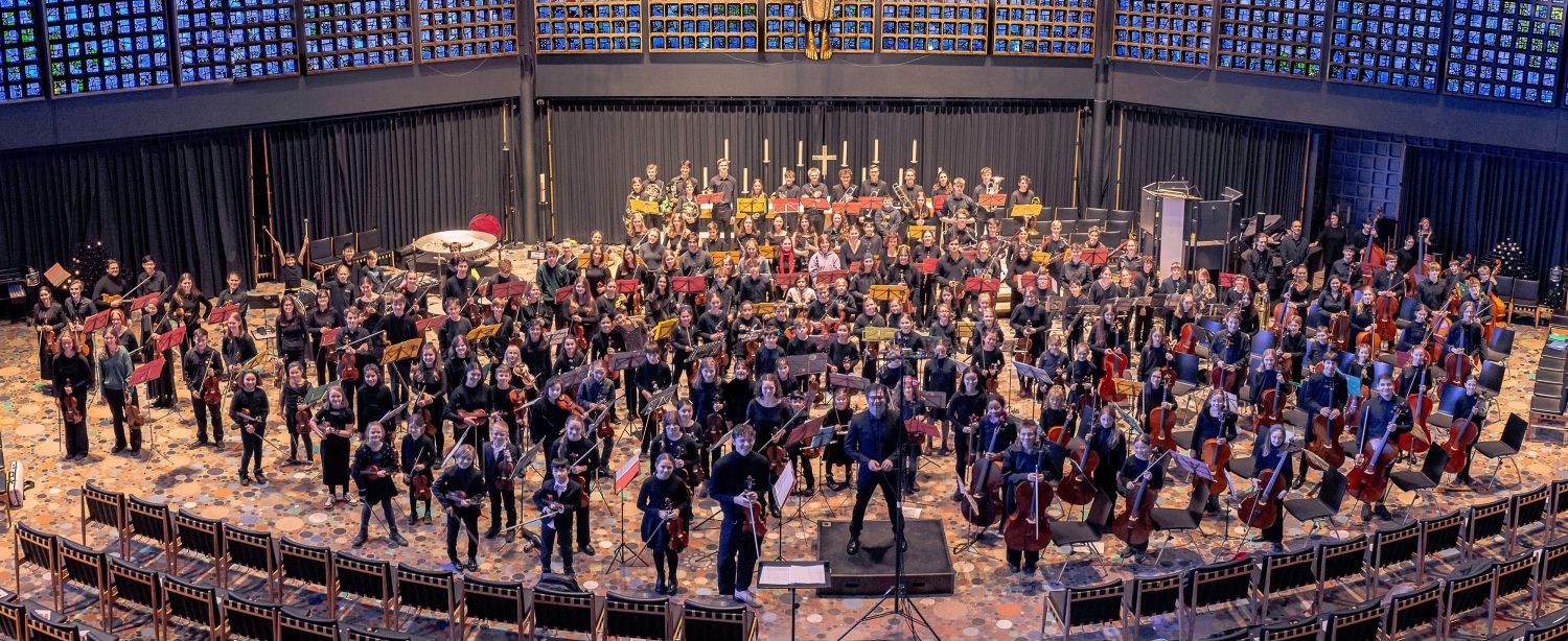 Orchesterschule ganz