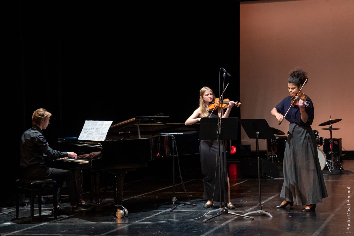 Ensemble mit Klavier und zwei Violinen