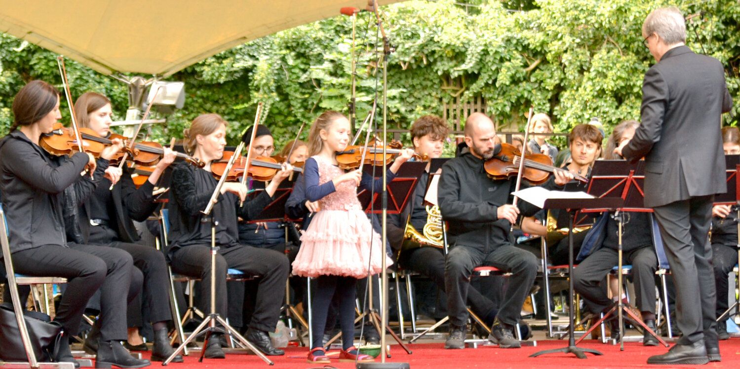 Spmmerkonzert auf der Bühne in Weißensee