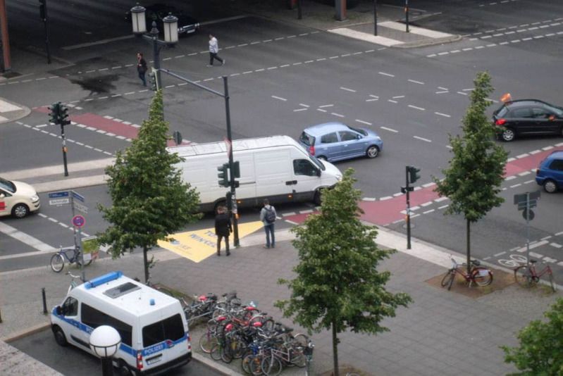 Kreuzung mit eingezeichnetem toten Winkel