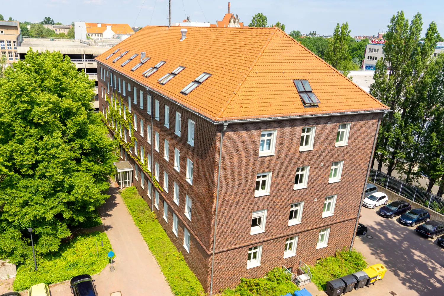 Dir 1 Gebäude