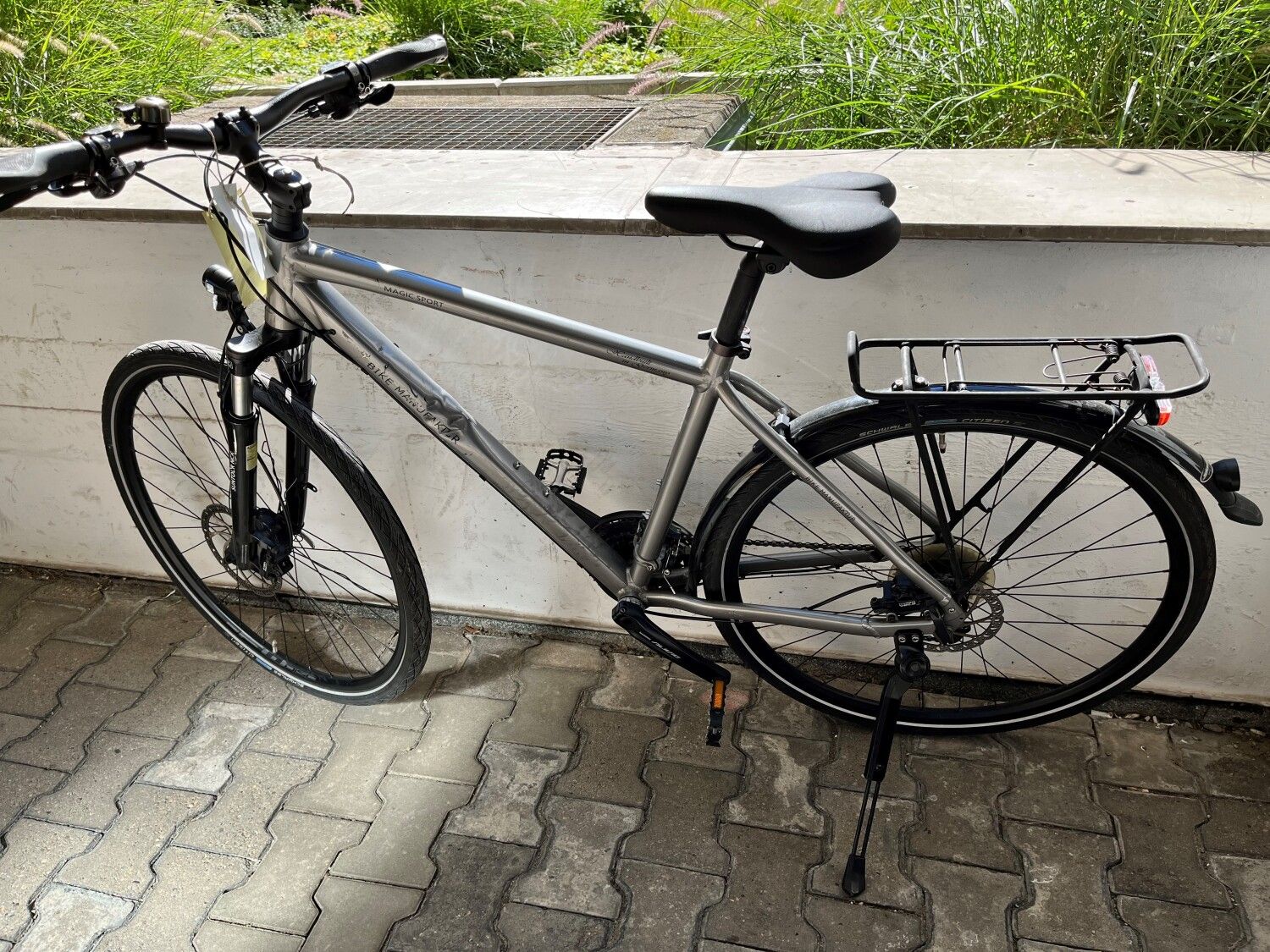 Silbernes Herrenfahrrad