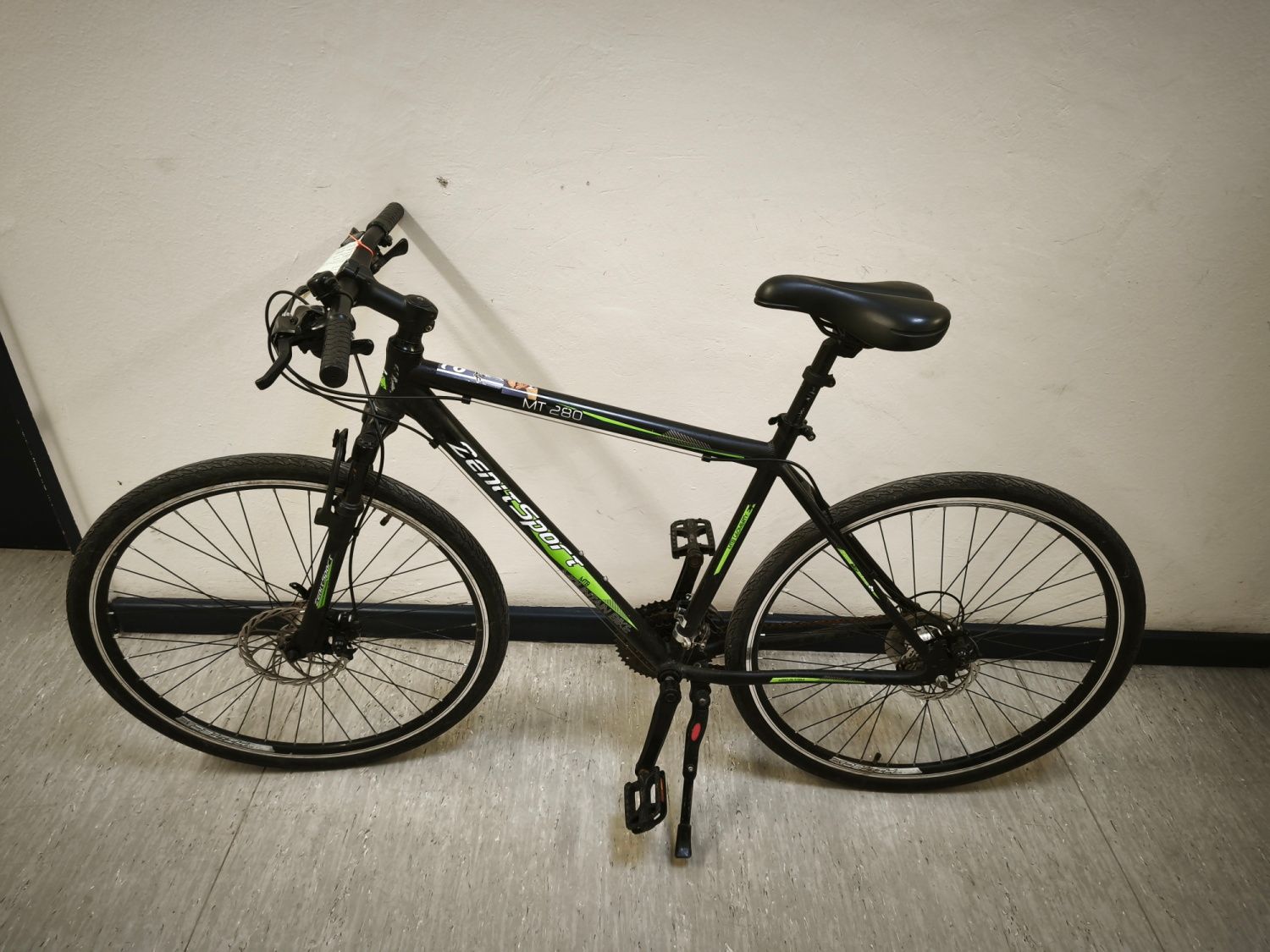 Schwarzes Herrenfahrrad