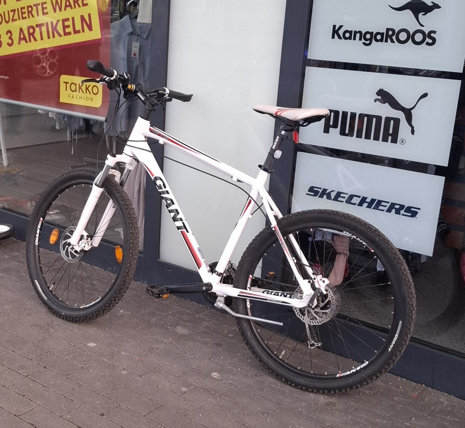 Weißes Herrenfahrrad