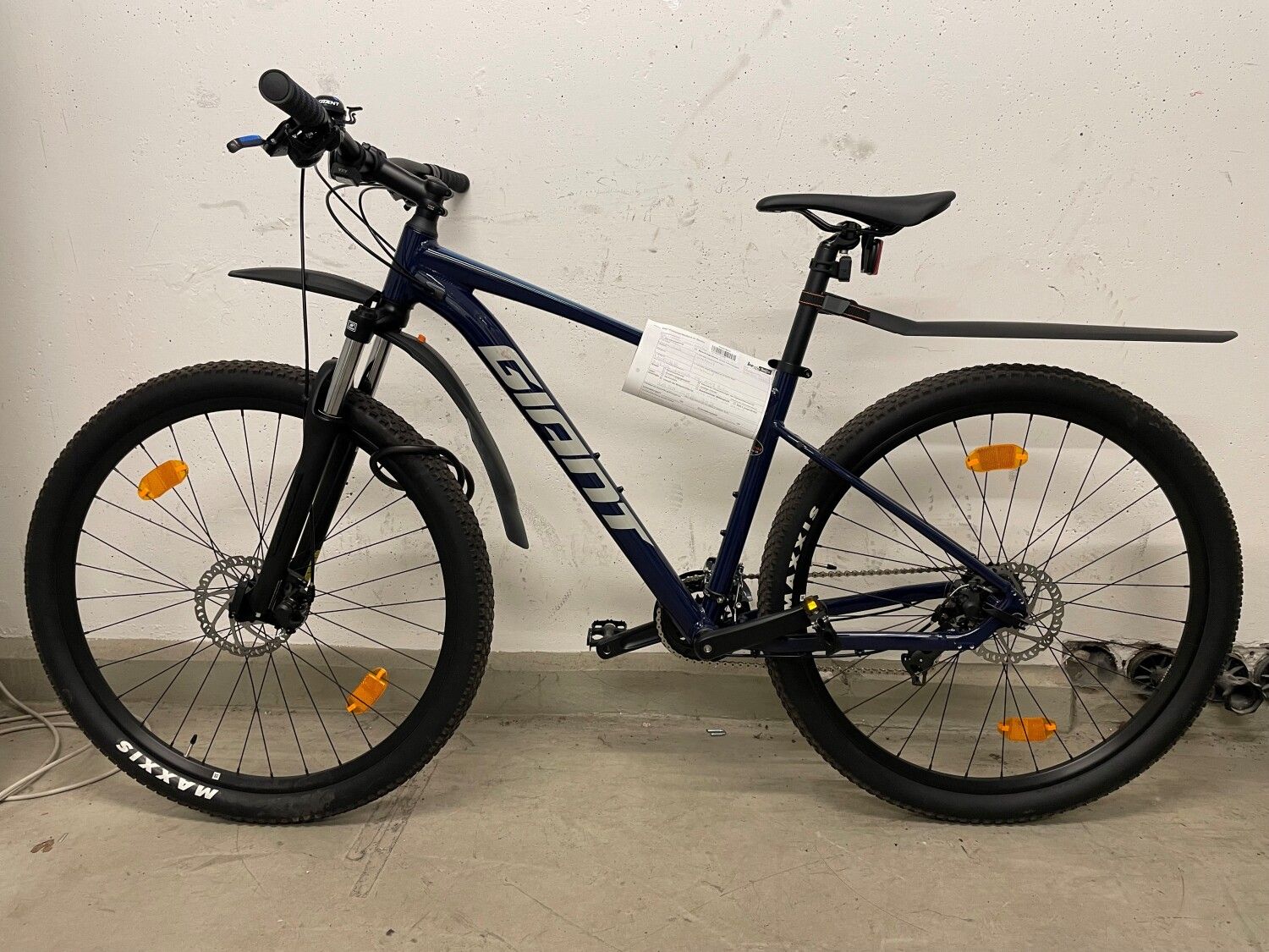 Dunkelblaues Herrenfahrrad