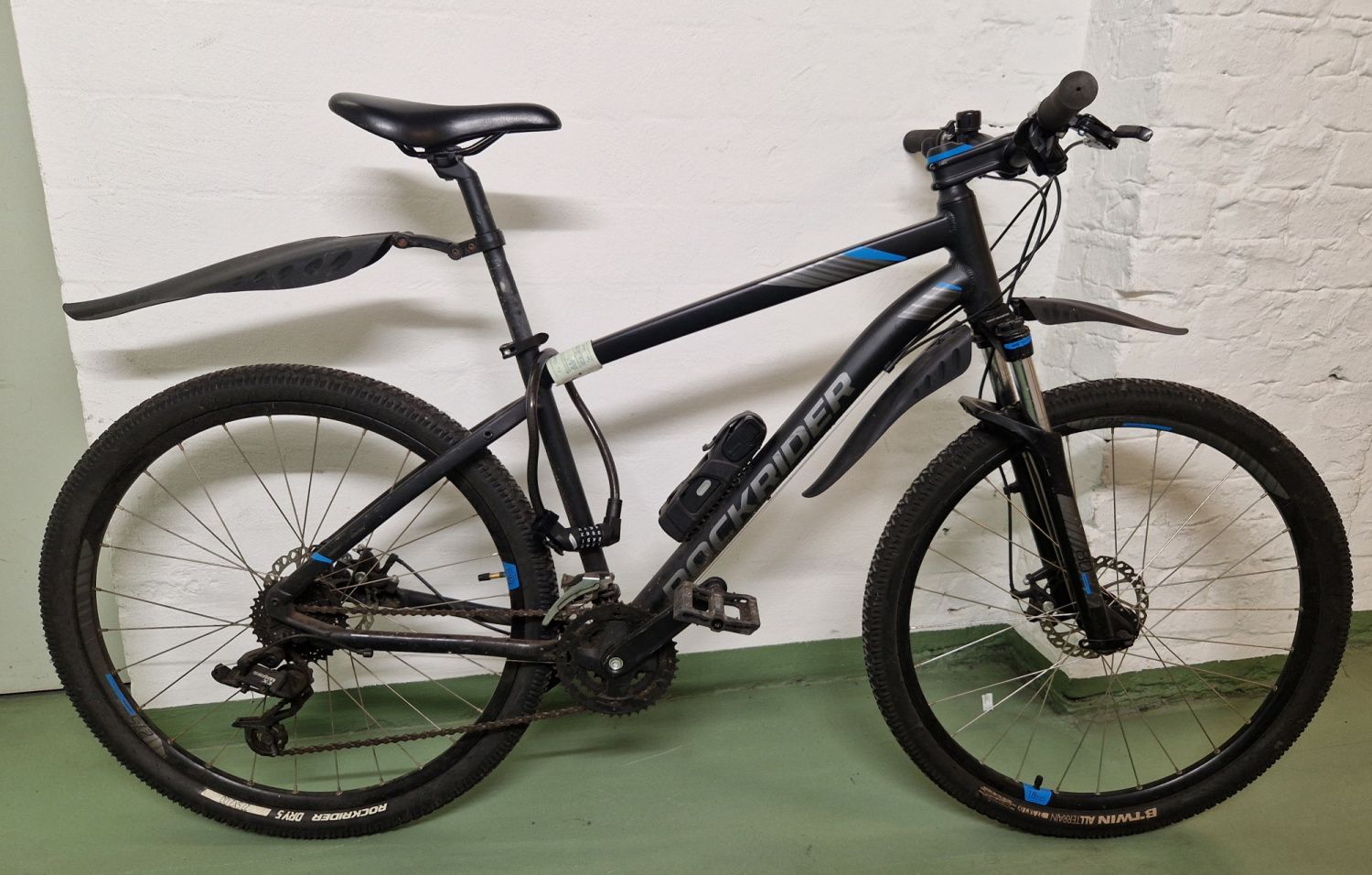 Schwarzes Herrenfahrrad