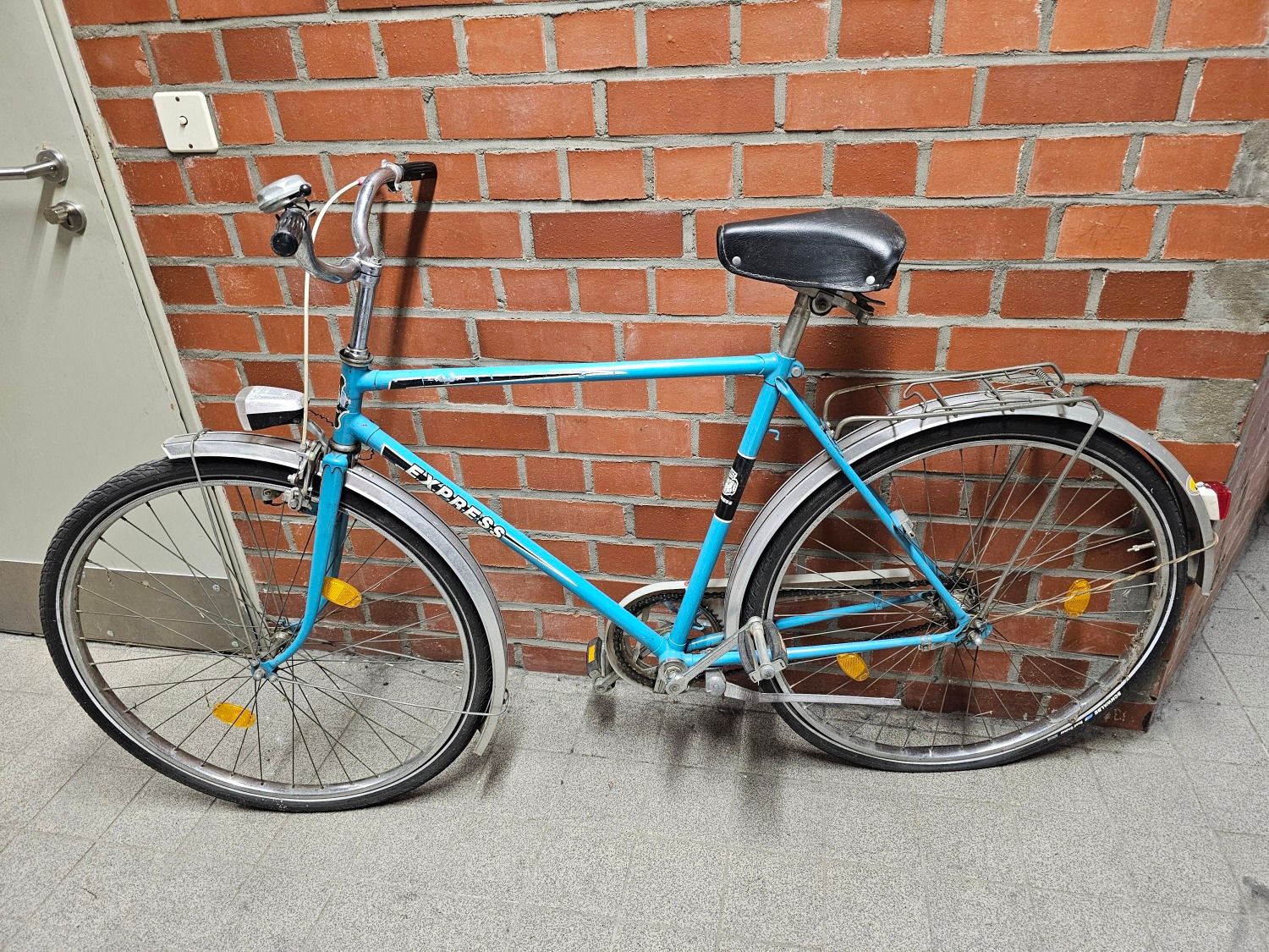 Blaues Herrenfahrrad