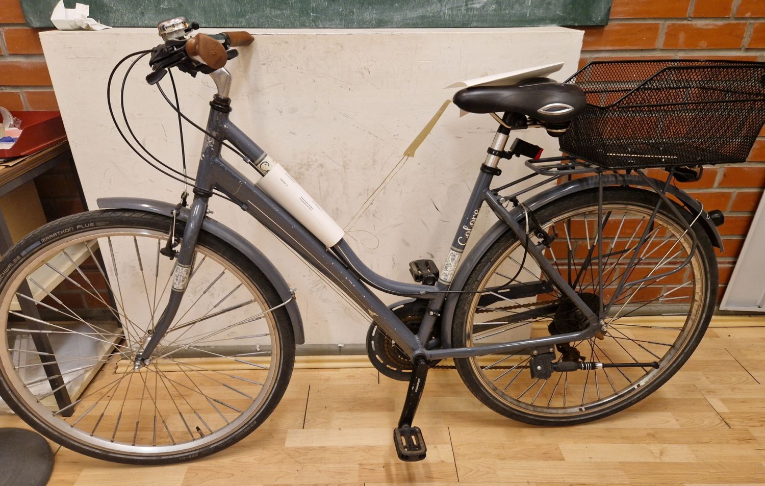 Graues Damenfahrrad