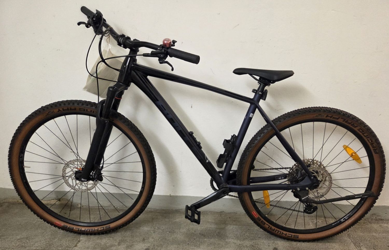 Blaues Herrenfahrrad