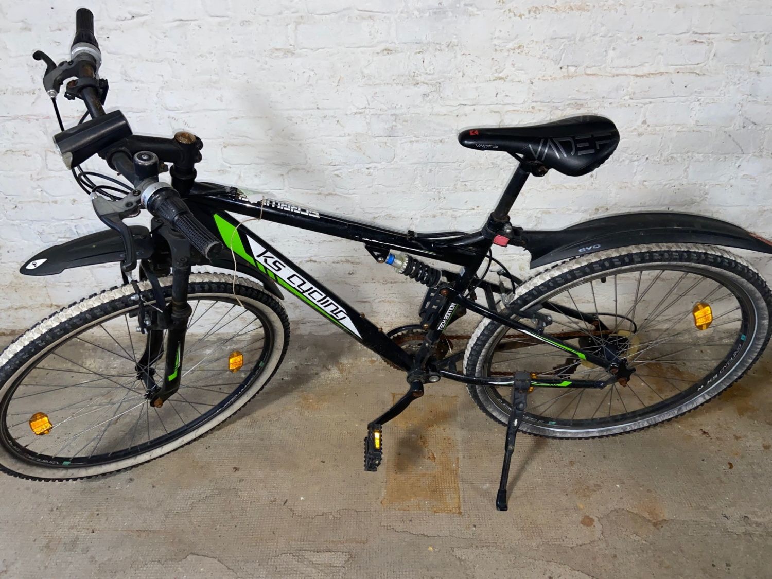 Schwarzes Herrenfahrrad